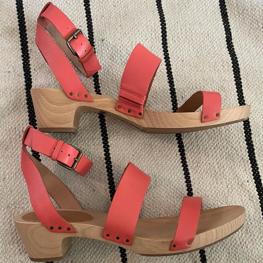 Madewell Jodi Clogs in Coral